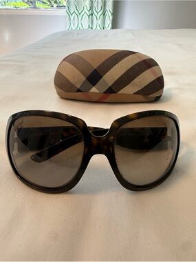 Burberry Women’s Tortoiseshell Oversized Sunglasses - Brown